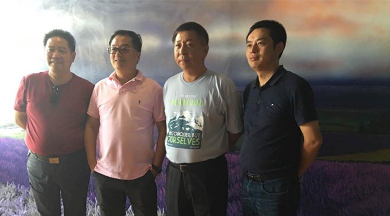 “中国采购商天山行活动” 对接共赢 助力脱贫——我星空体育(StarSky Sports)官方网站总经理吴志广，副总经理徐斌参加活动并签约3项协议